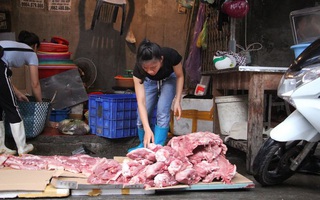 Chị bán thịt lợn giá rẻ xin giảm tội cho 2 phụ nữ hắt chất bẩn