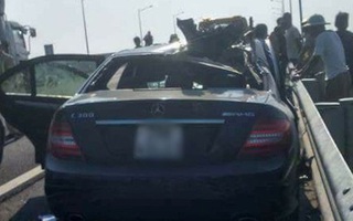Mercedes đâm vào đuôi xe tải trên cao tốc Hà Nội - Hải Phòng, 2 người tử vong