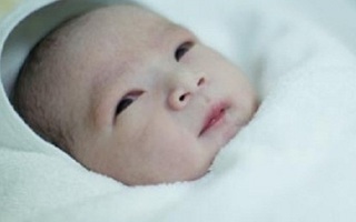 Phú Thọ: Sản phụ vượt cạn ngay tại sân chung cư