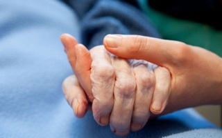 Nỗi niềm nghề osin: Cái chết cô đơn của người chủ khiến nữ giúp việc ám ảnh