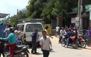Vợ ngất lịm khi phát hiện chồng treo cổ trong phòng
