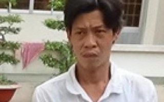 Bắt đối tượng trốn cai nghiện mang hung khí và áo nghi dính máu