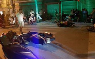Hải Phòng: "Xe điên'' đâm hàng loạt xe máy dừng đèn đỏ khiến nhiều người nhập viện