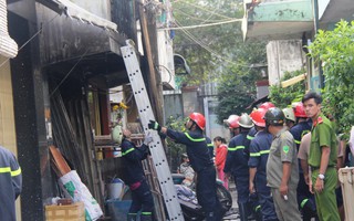 TP.HCM: Cháy nhà lúc rạng sáng, chồng thoát được ra ngoài, vợ và hai con gái chết cháy