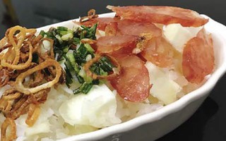 Xua tan ngày lạnh với cách nấu xôi sắn dừa nóng hổi dẻo bùi ngon mê mẩn