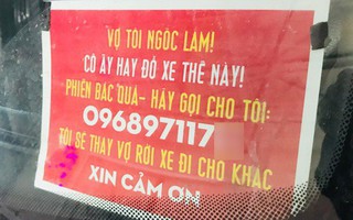Lý do bất ngờ sau việc người đàn ông Hà Nội treo bảng: "Vợ tôi ngốc lắm, cô ấy hay để xe thế này, hãy gọi cho tôi!"