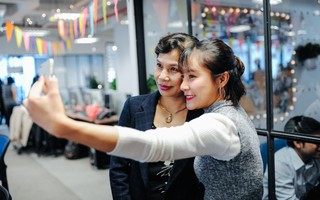 "Đại hội phụ huynh" chất lừ của dân văn phòng: Khi bố mẹ tự hào đến tham quan nơi con làm việc