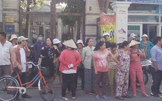Bố mẹ và con trai tử vong bất thường trong nhà: "Hôm qua vợ chồng nó còn bán súp cua trước ngõ"