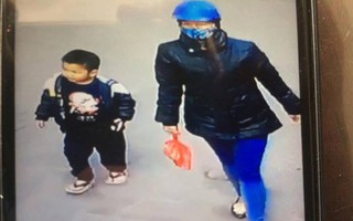 Hà Nội: Bé trai 4 tuổi bị mẹ "bỏ quên" ở Phủ Tây Hồ