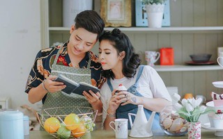 Dùng nhẫn bạc cầu hôn, chàng trai phụ hồ khiến cô gái xinh đẹp từ bỏ vị trí thần tượng MXH để làm đám cưới