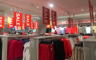 H&M sale 50% nhưng tìm được đồ để mua thì... hơi khó