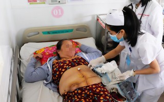 Cà Mau: Mất con trong bụng, một phụ nữ phải gắn hậu môn nhân tạo suốt 27 năm mà không biết bị cắt gần hết ruột già