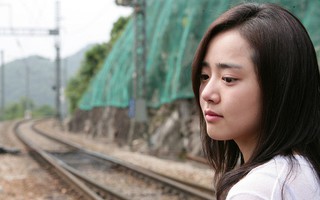 Con đã chịu đủ thiệt thòi, sao mẹ không thể đối xử với con như một người con gái?