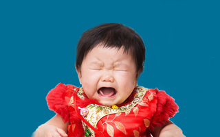 Đôi mắt là cửa sổ tâm hồn nên mẹ hãy áp dụng 13 chiêu thức sau giúp con chống lại "kẻ thù" viêm kết mạc