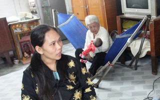 Thực hư việc mẹ của bé gái 7 tuổi phải nghỉ học ở nhà trông em ôm tiền trốn đi, bỏ mặc con gái?