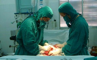 Ghen ngược với vợ, bồ nhí 24 tuổi cắt gần lìa "cậu nhỏ" của người đàn ông