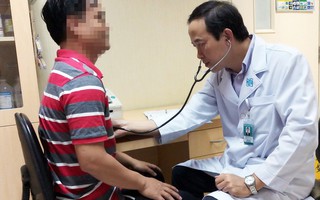 Suy tuyến thượng thận, hoại tử khớp vì tiêm Corticoid chữa ngứa da đầu