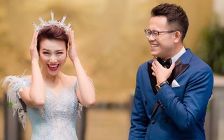Á hậu Hoàng Oanh cười tít mắt khi đội vương miện lộng lẫy trên đầu