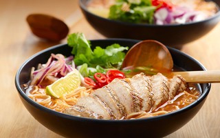 Bữa tối mùa đông chỉ cần tô mì sườn nóng hổi cũng đủ ấm lòng