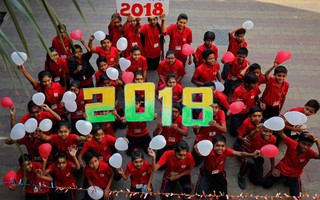 Thế giới rực rỡ chào đón năm mới 2018, châu Âu siết chặt an ninh tại những điểm nóng