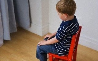 Quy trình 2 bước xử lý trẻ mắc lỗi giúp con ngoan mà bố mẹ nhàn