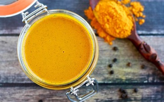 Hãy pha sữa nghệ uống vào mùa đông: Bạn sẽ có da đẹp như em bé và chống lại bệnh nguy hiểm