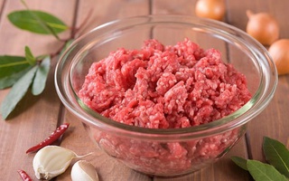 Thói quen mà đa số bà nội trợ mắc phải khi mua thịt tại chợ: Tưởng không sao mà sẽ rước bệnh đầy người
