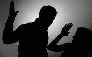 Bắc Giang: Bắt giữ người chồng tát vợ ngã vào chân cầu thang tử vong