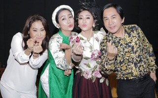 Duyên dáng với áo dài, Ốc Thanh Vân tạo dáng hài hước bên đàn chị