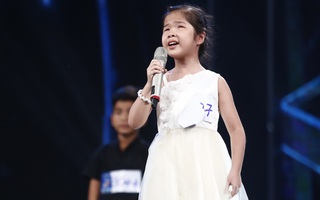 Ai cũng sẽ rớt nước mắt khi xem bé khiếm thị Minh Hiền hát "Gặp mẹ trong mơ"