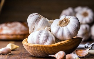 Theo nghiên cứu của các nhà khoa học từ Đại học Copenhagen, tỏi có thể ngăn chặn siêu vi khuẩn