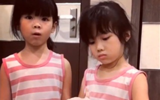 Không cần đánh mắng, cách mẹ của 2 em bé Việt "bắn tiếng Anh như gió" dạy con nhận lỗi khiến ai cũng thích thú