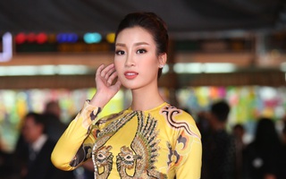 Hoa hậu Đỗ Mỹ Linh diện áo dài xinh đẹp lộng lẫy trên thảm đỏ Liên hoan phim Việt Nam