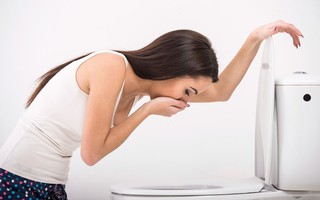 Phân biệt cúm dạ dày cấp tính do virus và ngộ độc thực phẩm