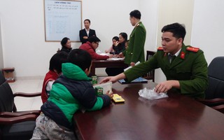 Tìm được bé trai 5 tuổi mồ côi mẹ bỏ nhà đi chơi với bạn khi đang lang thang sau 1 đêm