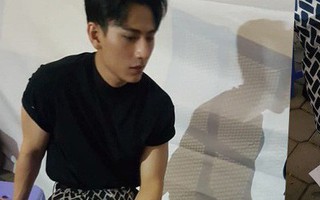 Isaac gặp chấn thương ở chân vẫn quyết định chích thuốc tê lên sân khấu biểu diễn