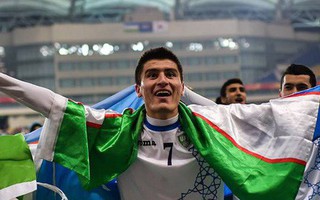 Fan bóng đá Uzbekistan vui mừng hò reo, ăn mừng chiến thắng của đội tuyển trong trận chung kết lịch sử