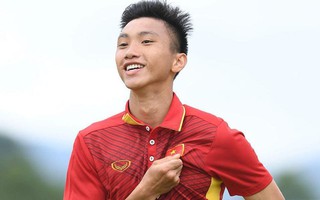 Cậu út Văn Hậu của U23: Mải thi đấu, mỗi năm về nhà đúng 1 ngày, giữ gìn đôi chân hơn báu vật