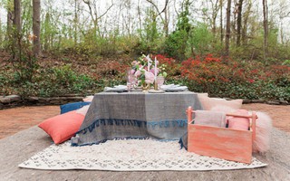 Bàn tiệc ngoài trời theo phong cách Bohemian vừa đẹp vừa thơ mộng đến bất ngờ