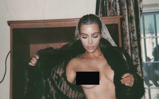 Kim "siêu vòng 3" bị chỉ trích vì chăm chỉ đăng hình khoe thân trên mạng xã hội