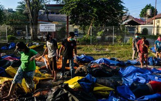 Số người tử vong do động đất tăng cao, Indonesia chọn phương án chôn tập thể
