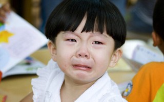 3 cách giáo dục bố mẹ hay sử dụng mà không biết rằng điều này có thể khiến con trở nên nhút nhát yếu đuối