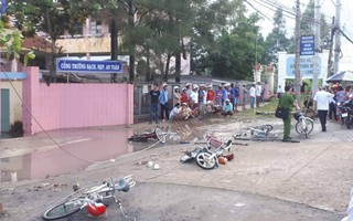 Long An: Thương tâm nhóm học sinh bị dây điện rớt trúng khi sét đánh, 2 em chết, 4 em bị thương ngay trước cổng trường