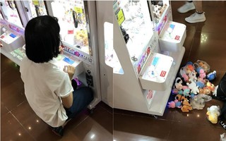 Hai cô bé cấp 2 khiến MXH tranh cãi vì mạnh tay chi 3 triệu rưỡi mua xèng chơi gắp thú ở TTTM