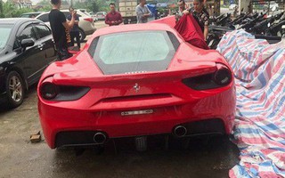 Công an bàn giao siêu xe Ferrari 488 bị tai nạn cho ca sĩ Tuấn Hưng