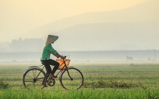 Lương thực tiếp tế của người mẹ chồng đạp xe 4km để đưa tận tay con dâu bầu - câu chuyện khiến chị em ấm lòng nhất hôm nay