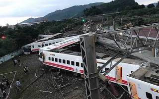 Tàu hỏa Đài Loan trật khỏi đường ray: Ít nhất 17 người chết, khoảng 100 người bị thương