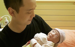Justa Tee đăng ảnh con gái với biểu cảm “khó đỡ”, dân mạng phải thốt lên "giống bố cả tính lầy"