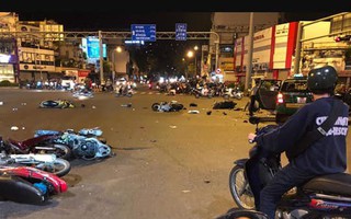 TP.HCM: Nữ tài xế gây tai nạn kinh hoàng ở Hàng Xanh, tông gần 10 xe máy, người bị thương nằm la liệt 
