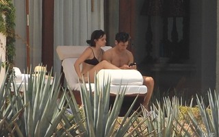 Đời tư kín tiếng nhưng tình sử của Emma Watson cũng dài dằng dặc chẳng kém Taylor Swift